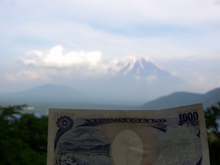 Lake Motosuko and Mt Fuji as shown on the ¥1,000 bank note