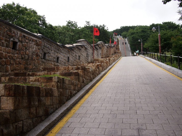 The climb, starting at Paldalmun past NamChi and NamPoru watchtowers to the SeonanAmmun secret gate