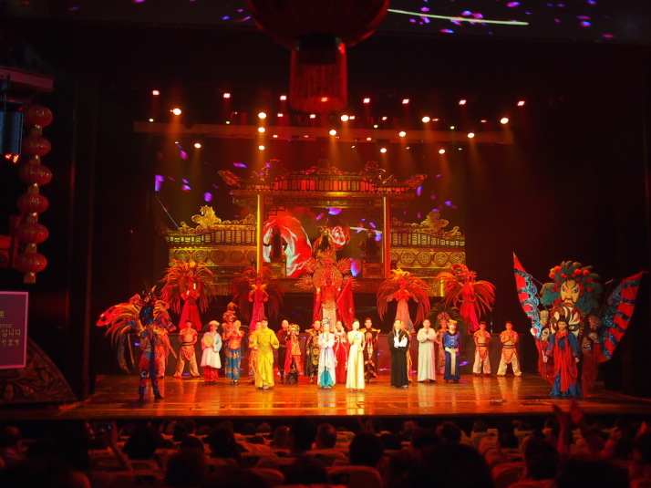 The curtain call of the Sichuan Opera in Chengdu