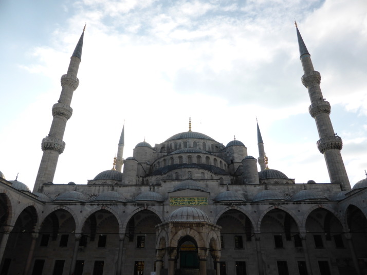 Sultan Ahmet Camii, as viewed from its courtyard on an overcast day