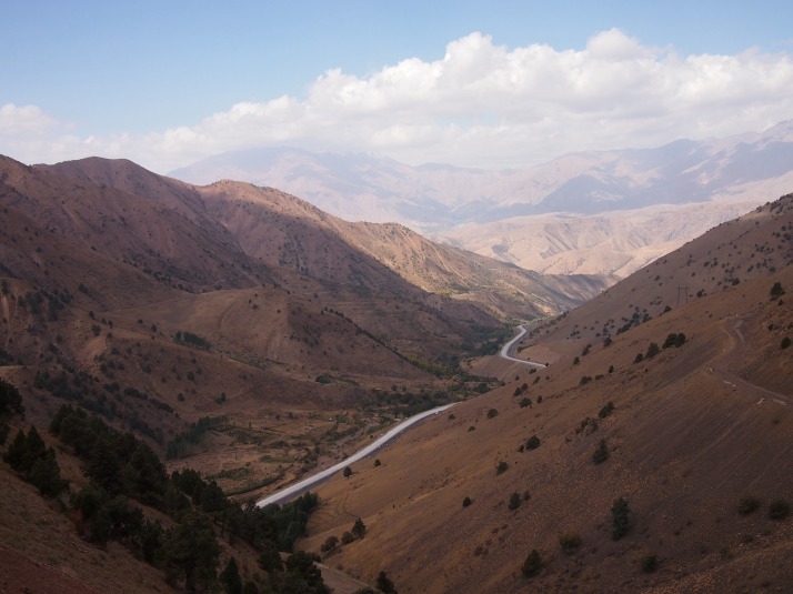 Mountain pass between Tashkent and Fergana