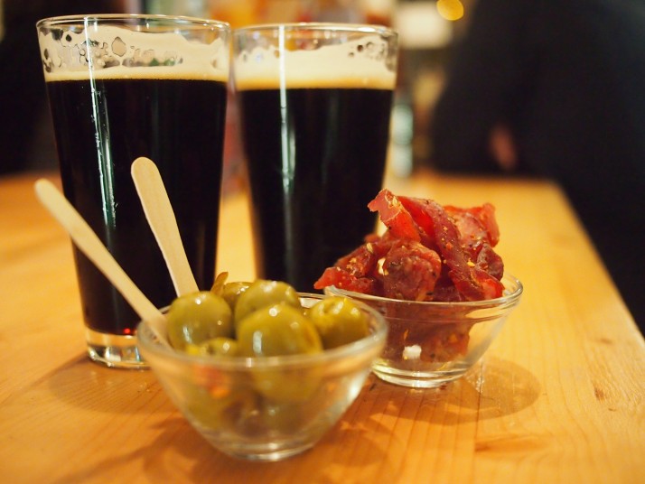 Stout and snacks at Hop Corner