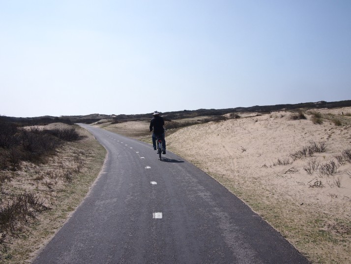 Cycling through the dunes