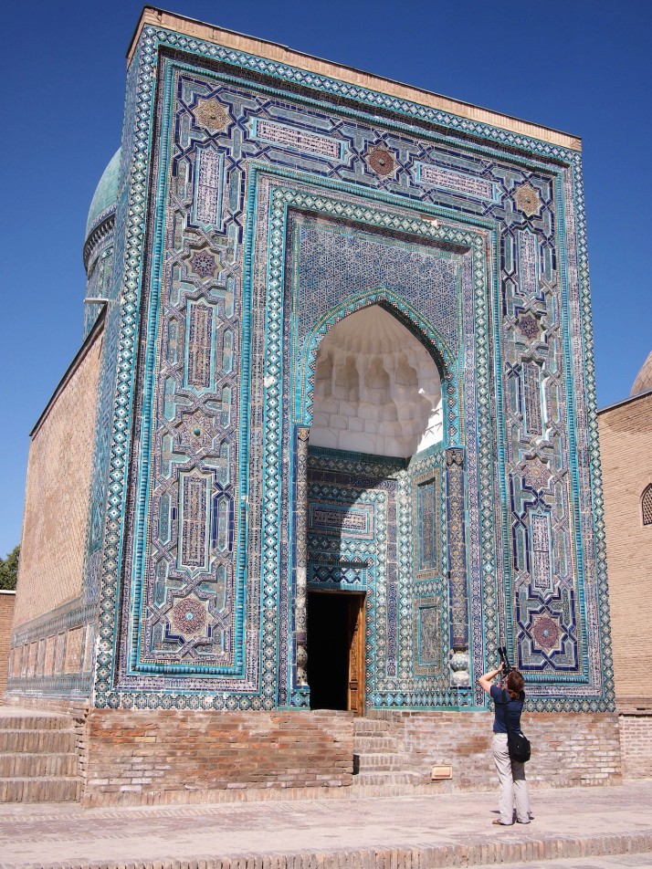 Jo photographing mausoleum at Shah-i-Zinda