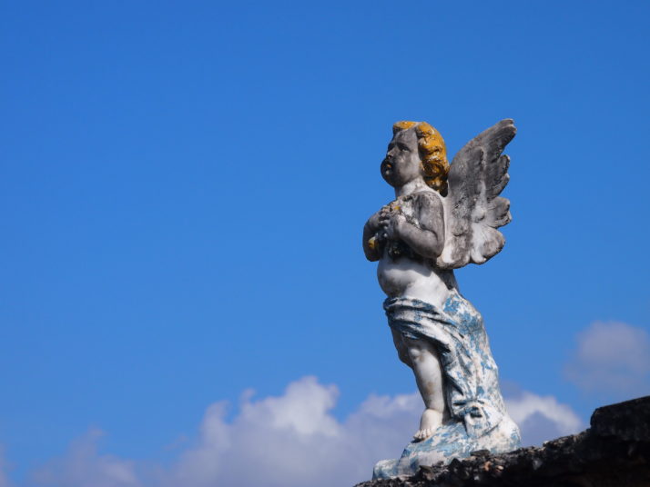 Cherub tomb decoration